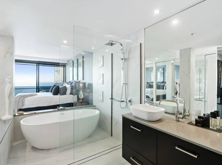 Exclusive Circle On Cavil Sub-Penthouse Luxury Apt - Hosted By Coastal Letting Gold Coast Bagian luar foto